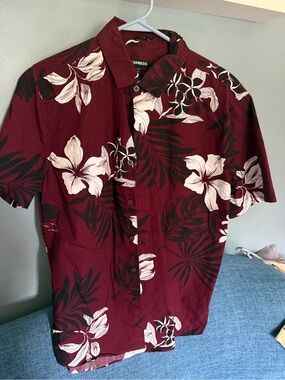 HAWAIIAN - Express Men's Maroon Floral Short-Sleeve Button-Down Shirt